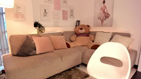 Nicolle online show from 03.06.25