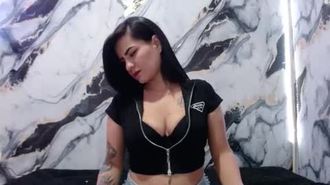 Snapshot of nicolle_gomes chatting on 12.17.25 nicolle gomes online show from 12.17.25