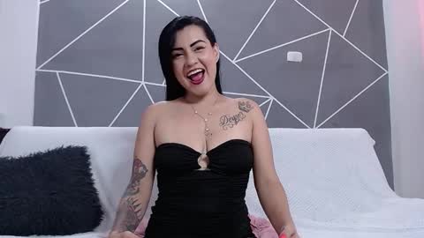 Snapshot of nicolle_gomes chatting on 02.18.26 nicolle gomes online show from 02.18.26