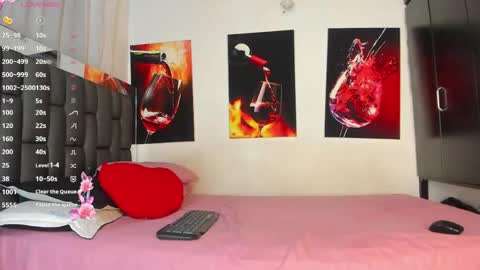 nicolle_hanks1 online show from 04.25.26