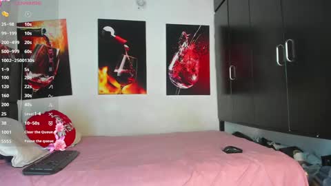 nicolle_hanks1 online show from 04.26.26