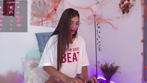 Nicolle online show from 10.14.25