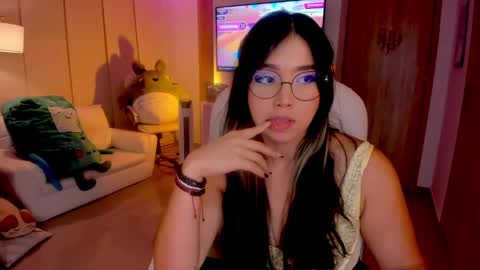 Nicolle  Go to Visit   online show from 01.16.25