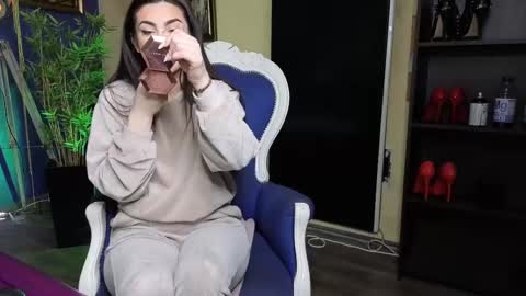 Nicolle online show from 02.18.25