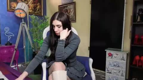 Nicolle online show from 03.10.25