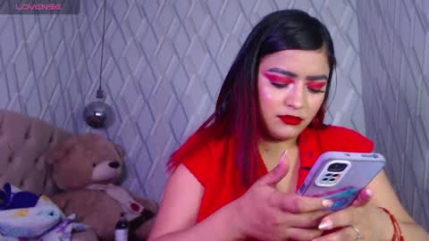 Nicolle Miley online show from 02.09.25