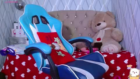 Nicolle Miley online show from 02.12.25