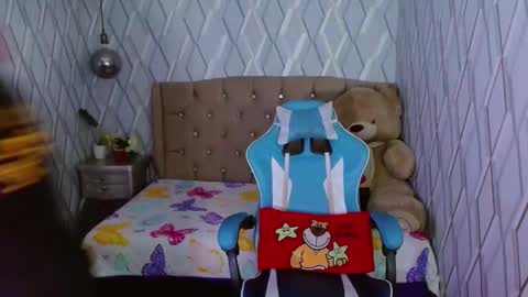 Nicolle Miley online show from 02.19.25