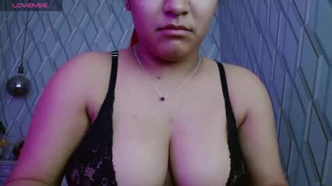 Nicolle Miley online show from 02.24.25