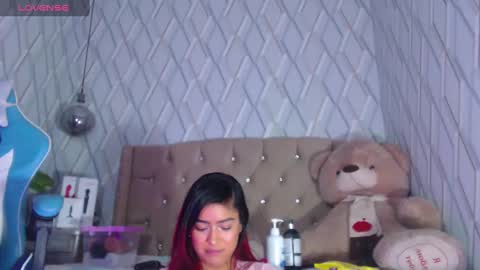 Nicolle Miley online show from 03.05.25