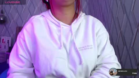 Nicolle Miley online show from 03.12.25