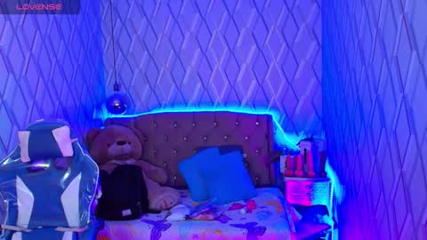 Nicolle Miley online show from 10.29.25