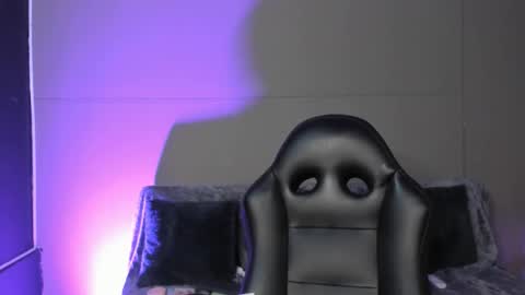 Snapshot of nicolvibes_212 chatting on 11.25.25 Nicol online show from 11.25.25