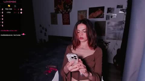 Snapshot of nightfloatt chatting on 06.26.26 Daisy online show from 06.26.26