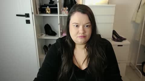 Holly online show from 04.03.26