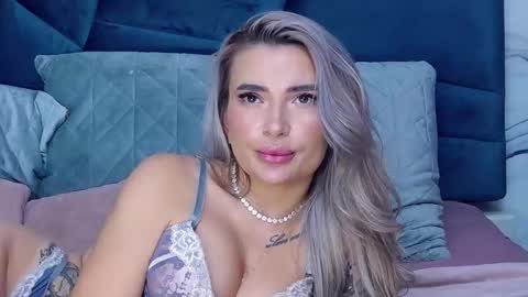 Snapshot of nightshadeiris chatting on 10.01.25 Iris online show from 10.01.25