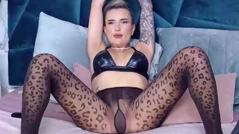 Snapshot of nightshadeiris chatting on 10.04.25 Iris online show from 10.04.25