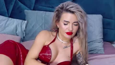 Snapshot of nightshadeiris chatting on 10.22.25 Iris online show from 10.22.25