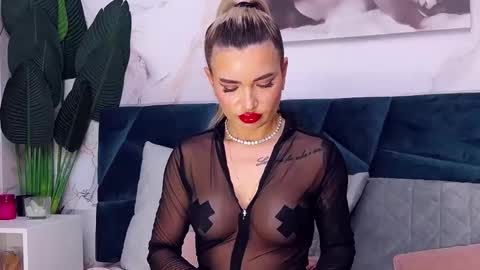 Snapshot of nightshadeiris chatting on 11.10.25 Iris online show from 11.10.25