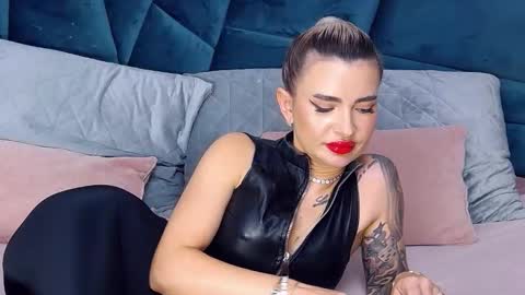 Snapshot of nightshadeiris chatting on 11.18.25 Iris online show from 11.18.25