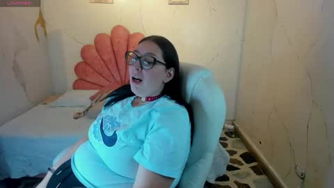 Snapshot of niickyjones chatting on 04.23.26 Anni online show from 04.23.26