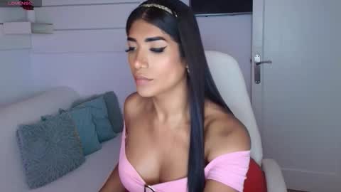 Snapshot of niickylovee chatting on 10.13.25 Nicolle Bustamante online show from 10.13.25