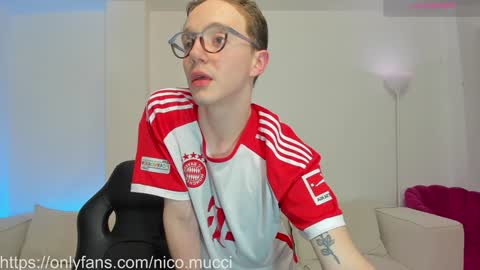 Snapshot of niico_18 chatting on 01.16.25 Nicolas Mucci online show from 01.16.25