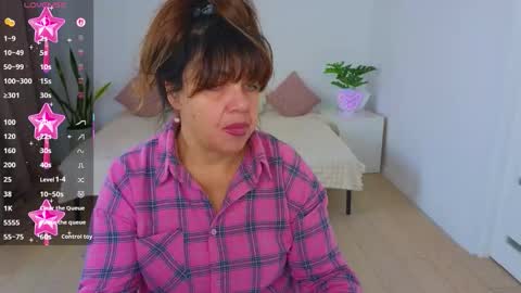 Snapshot of nika_light chatting on 11.25.25 Nika light online show from 11.25.25