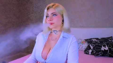 Snapshot of nikarocks chatting on 09.18.25 nikarocks online show from 09.18.25