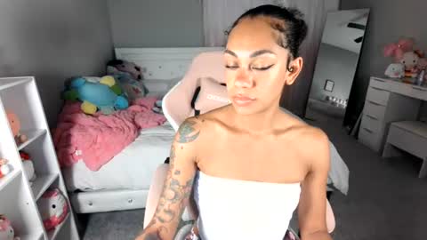 Snapshot of nikayasworld chatting on 06.15.26 nikayasworld online show from 06.15.26