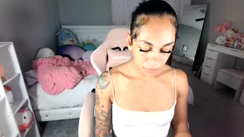 Snapshot of nikayasworld chatting on 06.17.26 nikayasworld online show from 06.17.26