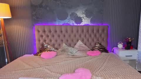 Snapshot of nikkibust chatting on 09.09.25 Nikki online show from 09.09.25