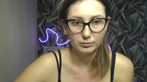 Snapshot of nikkikiss___ chatting on 06.14.26 nikkikiss___ online show from 06.14.26