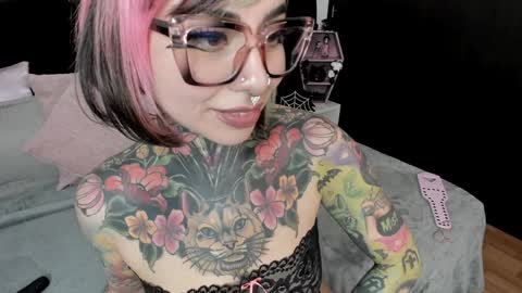 Nikki Ramone   online show from 01.04.25