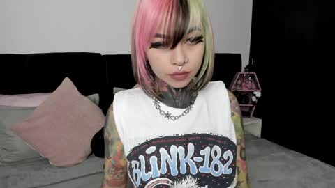 Nikki Ramone   online show from 02.03.25