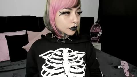 Nikki Ramone   online show from 02.12.25