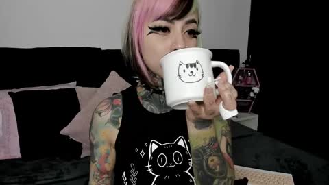 Nikki Ramone   online show from 02.13.25