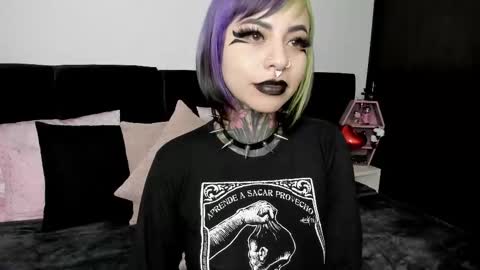 Nikki Ramone   online show from 02.15.25