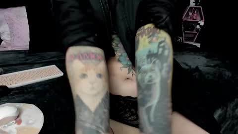 Nikki Ramone   online show from 02.15.25