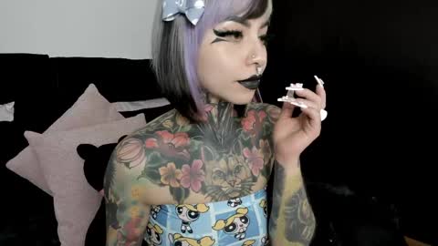 Nikki Ramone   online show from 02.25.25