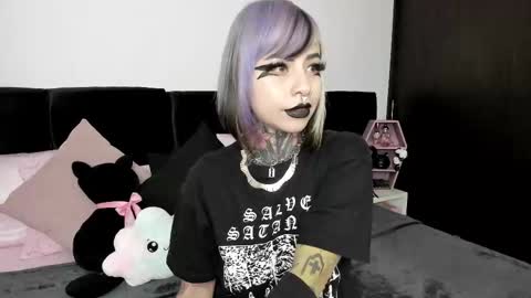 Nikki Ramone   online show from 03.12.25