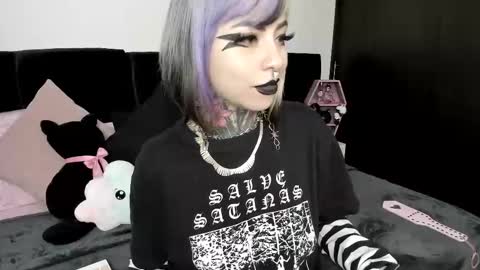 Nikki Ramone   online show from 03.12.25