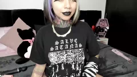 Nikki Ramone   online show from 03.12.25