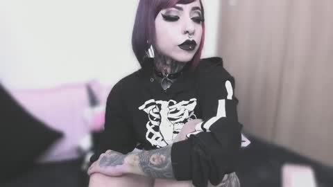 Nikki Ramone   online show from 09.09.25