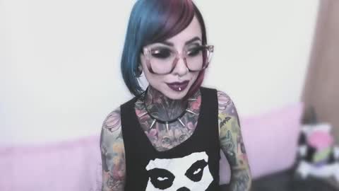 Nikki Ramone   online show from 09.25.25