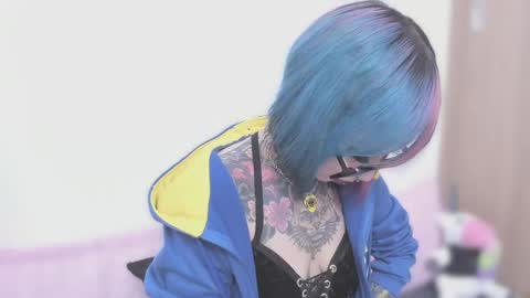 Nikki Ramone   online show from 09.26.25