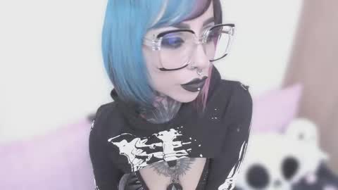 Nikki Ramone   online show from 09.30.25