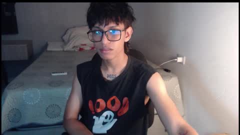 Snapshot of niklaus_wolf chatting on 09.09.25 niklaus_wolf online show from 09.09.25