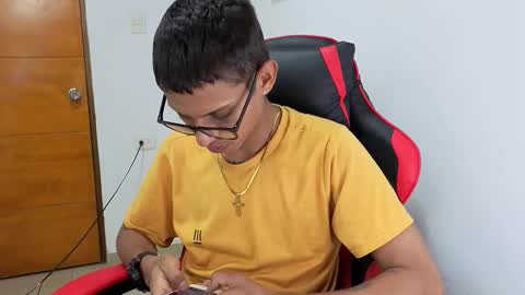 Snapshot of niklaus_wolf chatting on 02.25.26 niklaus_wolf online show from 02.25.26