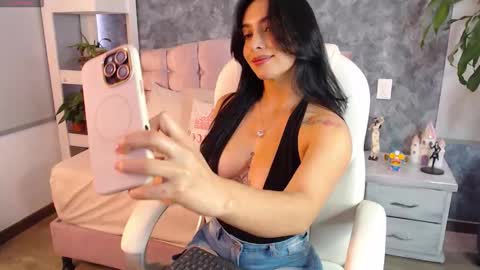 Snapshot of niko_robin04 chatting on 11.22.25 Niko Robin online show from 11.22.25